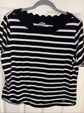 Striped Anne Klein medium  Black & White Scallop Neck Tee